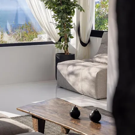 Вилла Black With Cave Heated Pool