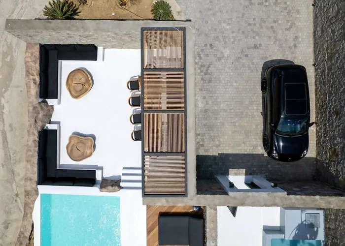 Black With Cave Heated Pool Villa *