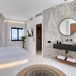 Black With Cave Heated Pool Villa *