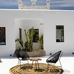 Black With Cave Heated Pool Villa *