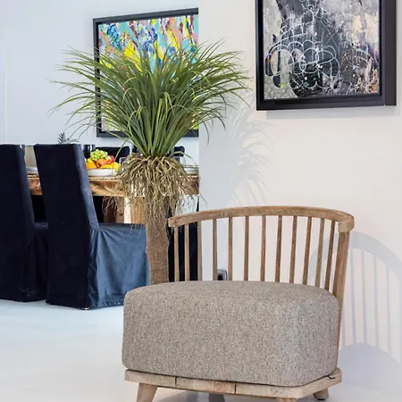 Black With Cave Heated Pool Vila *