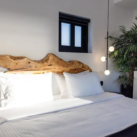 Black With Cave Heated Pool Βίλα