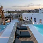 Black With Cave Heated Pool Vila *