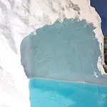 Black With Cave Heated Pool Vila