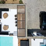 Black With Cave Heated Pool Vila *