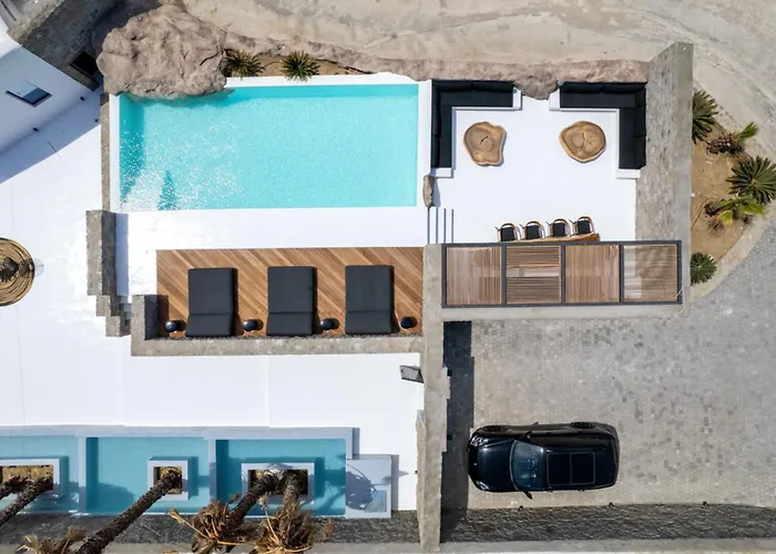 Black With Cave Heated Pool فيلة