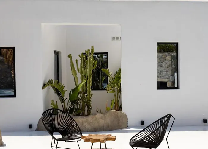 Black With Cave Heated Pool Villa *