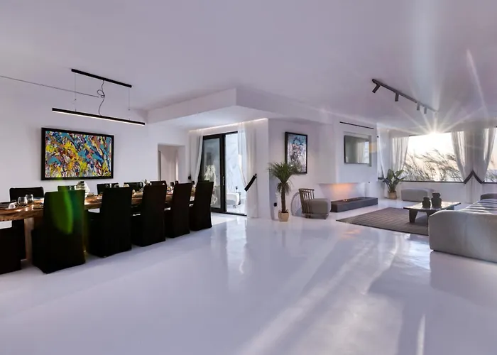 فيلة Black With Cave Heated Pool *