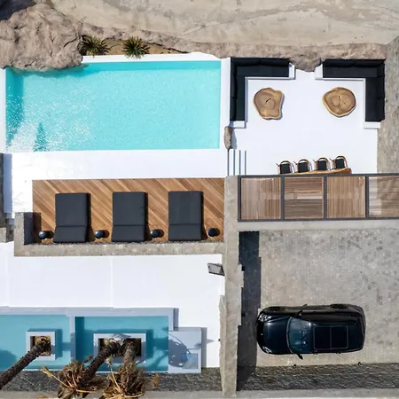Black With Cave Heated Pool וילה