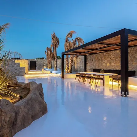 וילה Black With Cave Heated Pool *