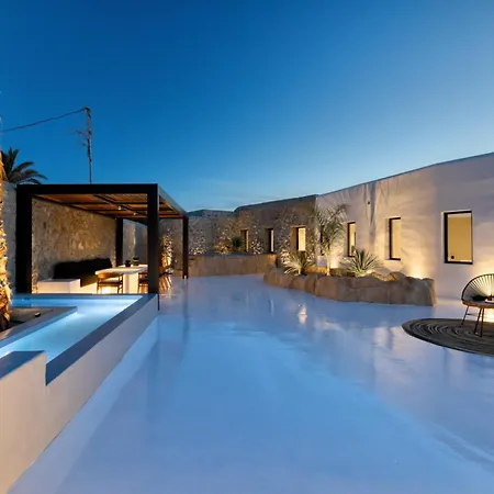 Black With Cave Heated Pool וילה