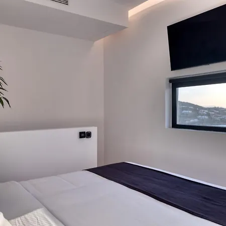וילה Black With Cave Heated Pool